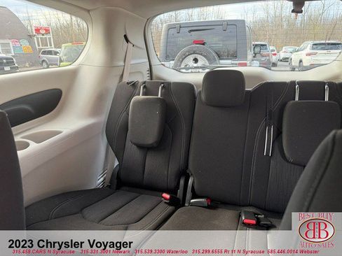 Used 2023 Chrysler Voyager LX FWD image 10