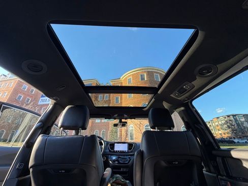 New 2026 Chrysler Pacifica Select image 30