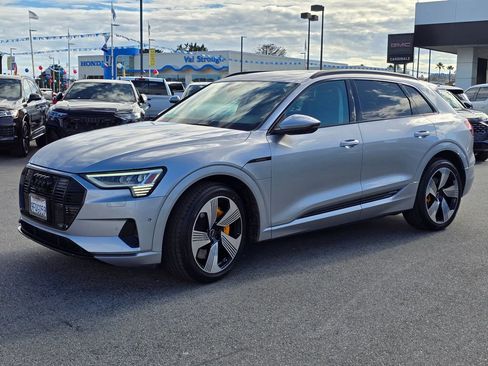 Used 2023 Audi e-tron Premium Plus w/ Premium Plus Package AWD/4WD image 3