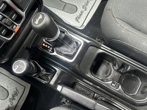Used 2024 Jeep Wrangler Unlimited Sport AWD/4WD image 23