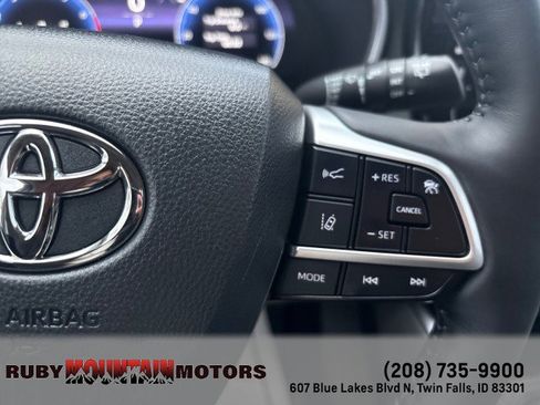 Used 2023 Toyota Highlander Limited image 10