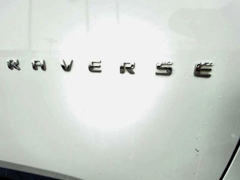 Used 2020 Chevrolet Traverse LS image 18