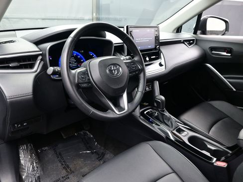 Used 2022 Toyota Corolla Cross XLE image 13