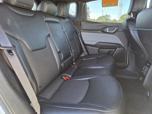 Certified 2024 Jeep Compass Latitude image 21