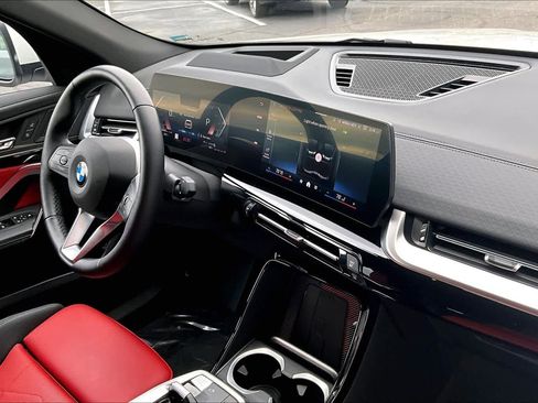 Certified 2025 BMW X2 xDrive28i image 32