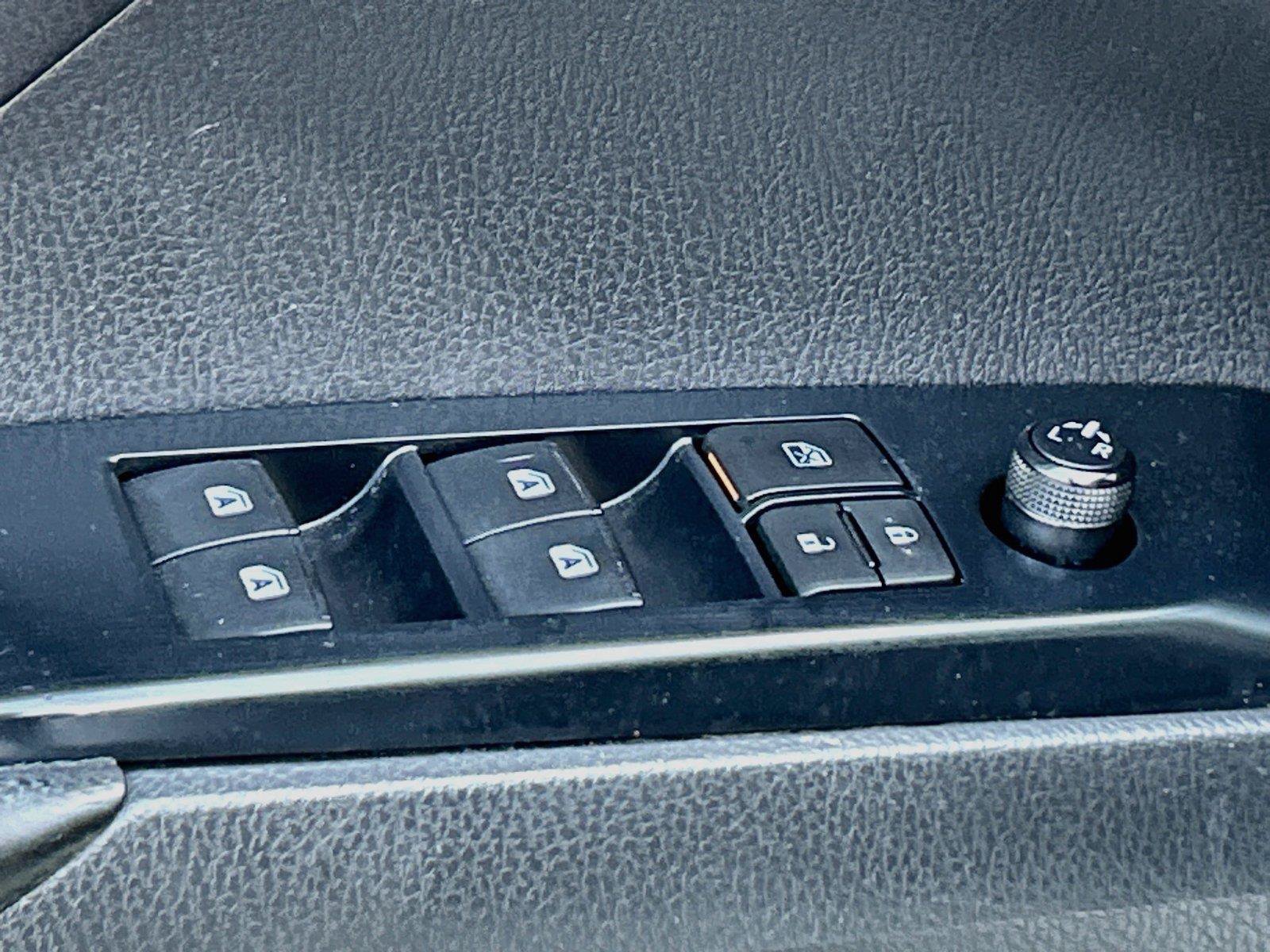 Used 2018 Toyota Camry SE w/ Moonroof Package FWD image 23
