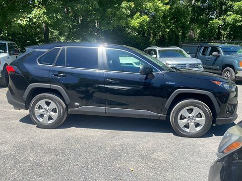 Used 2021 Toyota RAV4 LE AWD/4WD image 11
