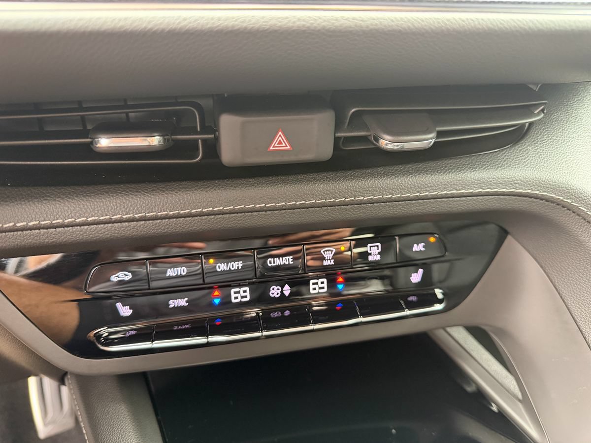 Used 2023 Buick Envision Essence w/ Technology Package I AWD/4WD image 19