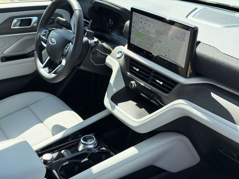 New 2026 Ford Explorer Platinum w/ LUX Leather Package image 11