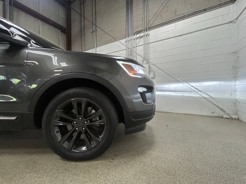 Certified 2018 Ford Explorer XLT w/ Equipment Group 202A AWD/4WD image 31