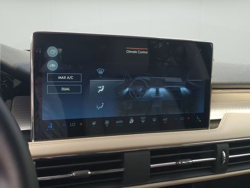 New 2026 Lincoln Corsair Premiere FWD image 18
