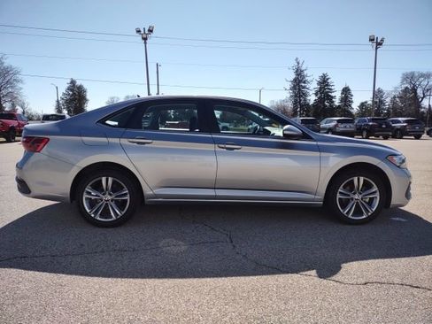 Used 2024 Volkswagen Jetta SE image 6