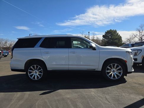 Certified 2022 Cadillac Escalade Premium Luxury Platinum w/ Heavy-Duty Trailer Package image 5