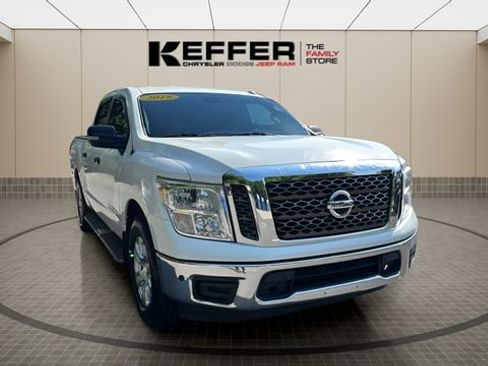Used 2018 Nissan Titan SV w/ SV Convenience Package RWD image 8