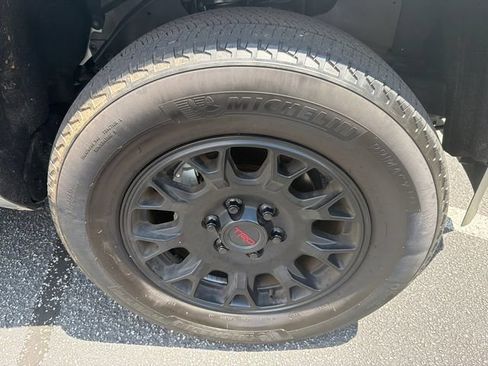 Used 2024 Toyota Tacoma SR5 w/ SR5 Upgrade Package AWD/4WD image 12