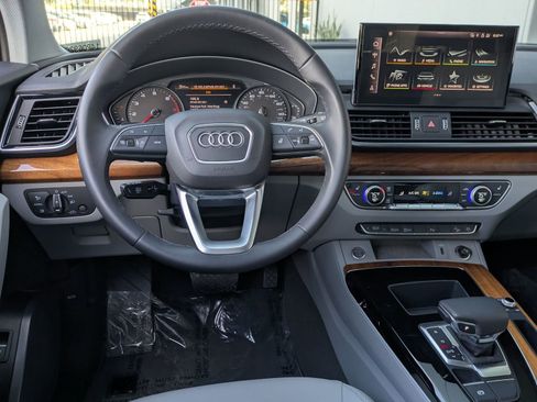 Used 2023 Audi Q5 2.0T Premium w/ Convenience Package AWD/4WD image 9