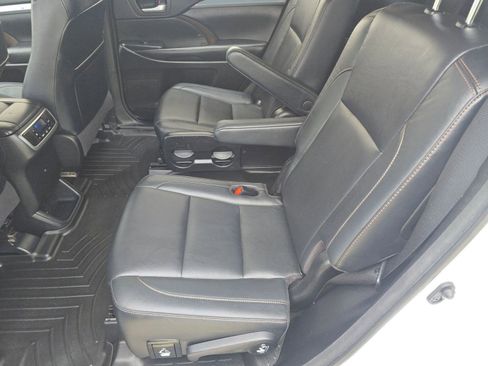 Used 2018 Toyota Highlander XLE image 13