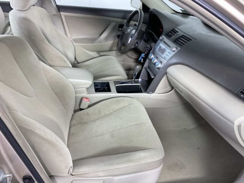 Used 2009 Toyota Camry LE FWD image 9