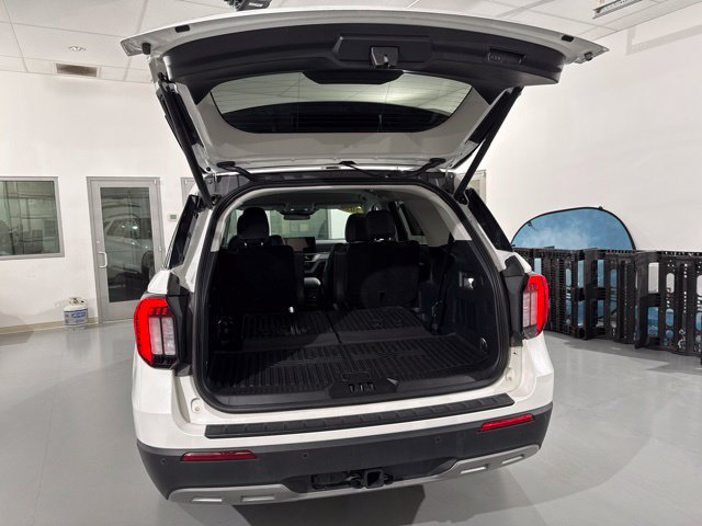 Used 2025 Ford Explorer Active w/ Active Comfort Package RWD image 10