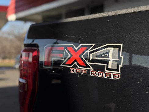 Used 2019 Ford F250 Lariat w/ Lariat Ultimate Package image 9