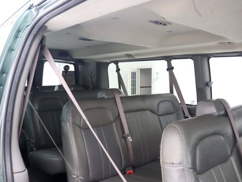 Used 2015 Chevrolet Express 3500 LS image 16
