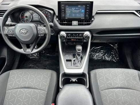 Used 2021 Toyota RAV4 XLE w/ Convenience Package FWD image 15