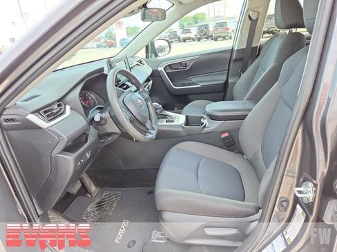 Used 2022 Toyota RAV4 LE w/ Carpet Mat Package (TMS) AWD/4WD image 17