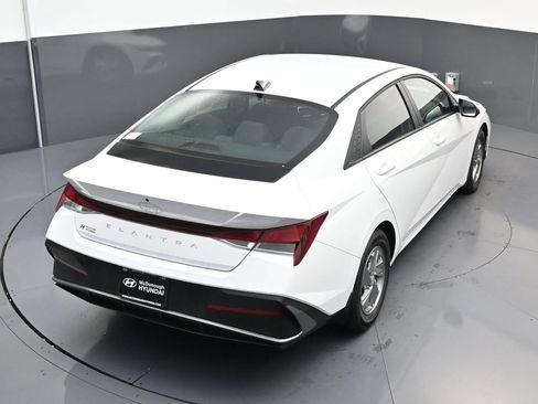 Certified 2026 Hyundai Elantra SE FWD image 17