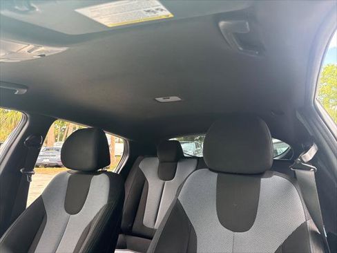 Used 2019 Hyundai Veloster 2.0 image 14