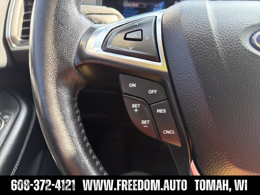 Used 2022 Ford Edge Titanium AWD/4WD image 16