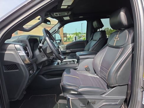 Used 2024 Ford F250 Platinum image 10