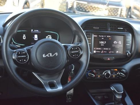 Certified 2023 Kia Soul LX w/ LX Technology Package image 17