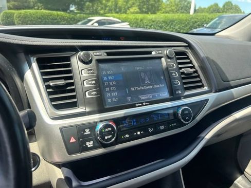 Used 2014 Toyota Highlander XLE AWD/4WD image 24