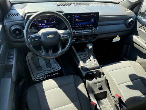 Used 2024 Chevrolet Colorado W/T image 15