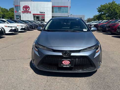 Used 2022 Toyota Corolla LE FWD image 2