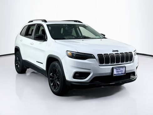 Used 2023 Jeep Cherokee Altitude Lux w/ Lux Elite Package AWD/4WD image 3
