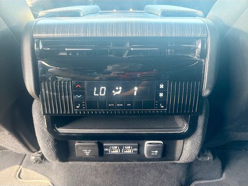 Used 2023 Jeep Wagoneer L Series III w/ Preferred Equipment Group AWD/4WD image 26