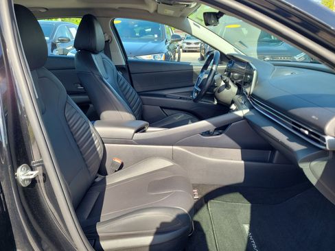 Used 2021 Hyundai Elantra Limited FWD image 7