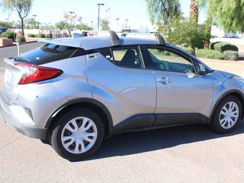 Used 2020 Toyota C-HR LE image 5