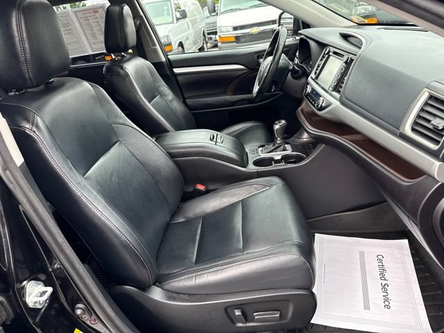 Used 2018 Toyota Highlander XLE w/ Protection Package #3 AWD/4WD image 28
