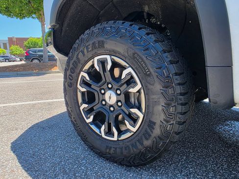 Certified 2025 Chevrolet Silverado 1500 ZR2 w/ Technology Package AWD/4WD image 36