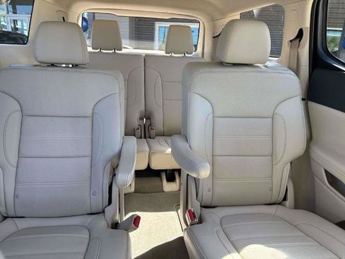 Used 2023 GMC Acadia Denali FWD image 10