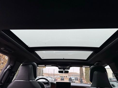 Used 2024 Lincoln Navigator Reserve w/ Equipment Group 201A image 35