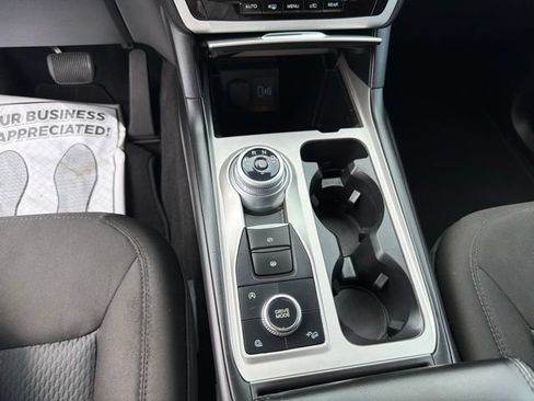 Used 2023 Ford Explorer XLT AWD/4WD image 23