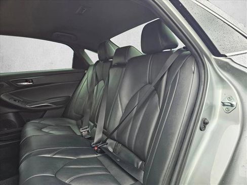 Used 2022 Toyota Avalon XLE w/ Moonroof Package FWD image 16