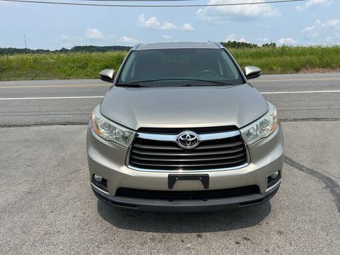 Used 2014 Toyota Highlander XLE AWD/4WD image 4