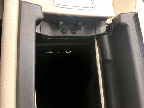 Used 2025 Mercedes-Benz GLA 250 4MATIC image 27