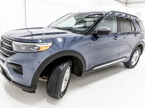 Used 2021 Ford Explorer XLT AWD/4WD image 2
