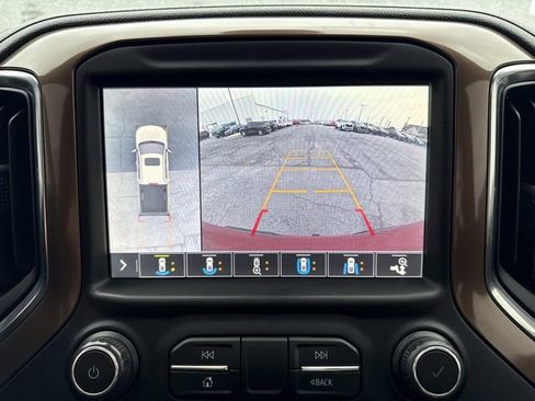 Used 2019 Chevrolet Silverado 1500 High Country w/ Technology Package AWD/4WD image 21