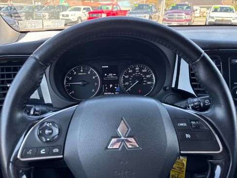 Used 2016 Mitsubishi Outlander ES image 21